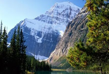 武汉卓尔主场战平广州富力，取得第一胜利