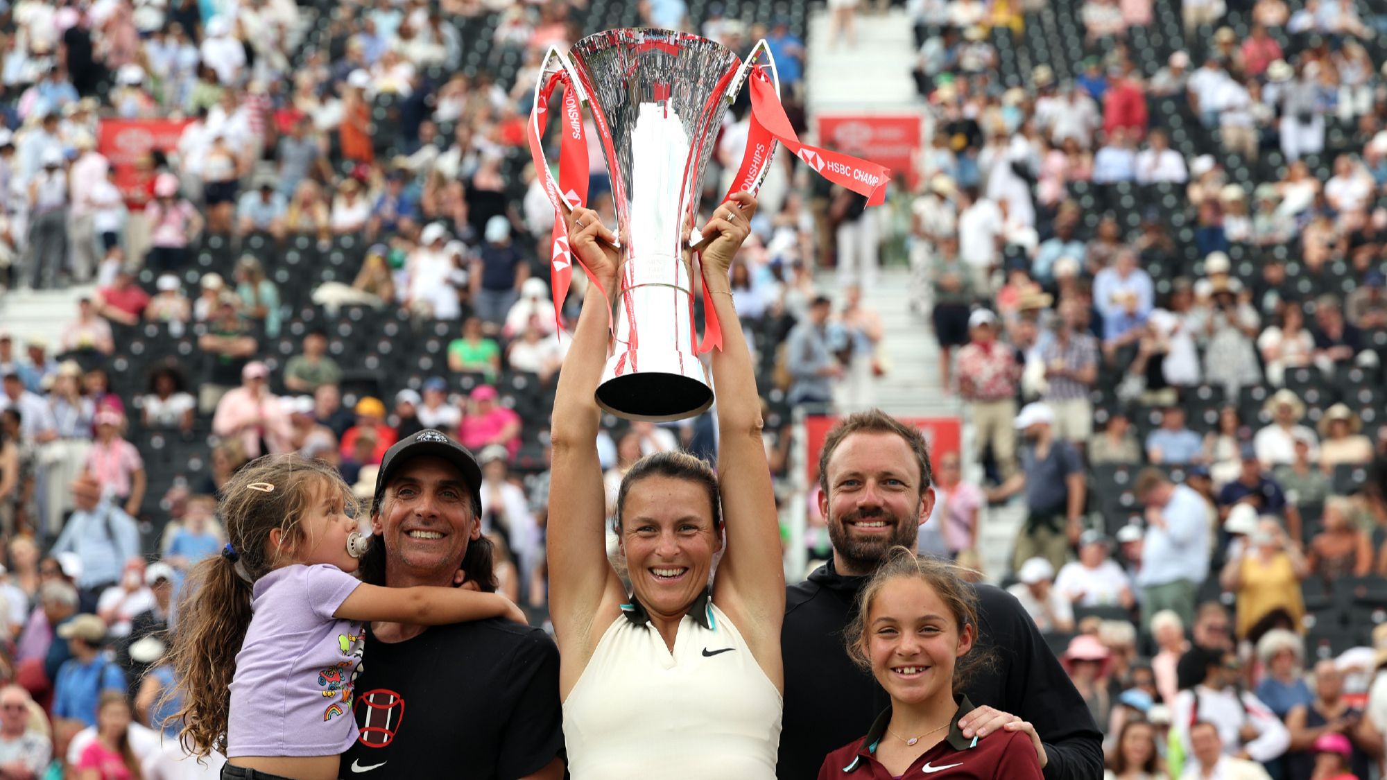 加拿大女足逆转胜利，晋级下一轮的简单介绍