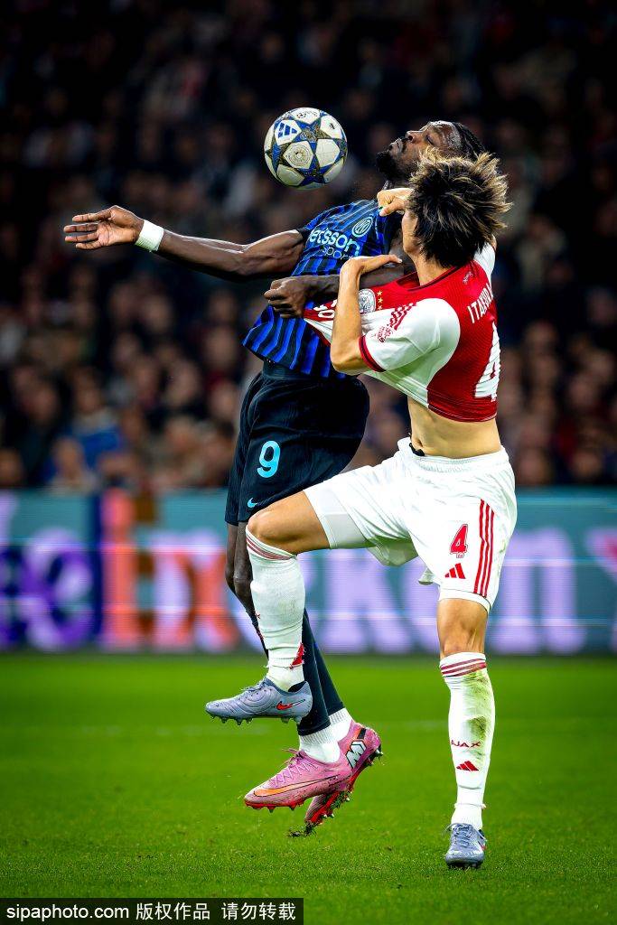 阿贾克斯遭遇意外失利，失去领先优势