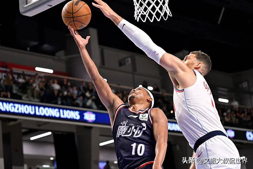 快船首轮赢得第二场胜利,主帅称赞球队表现 快船首轮赢得第二场胜利,主帅称赞球队表现