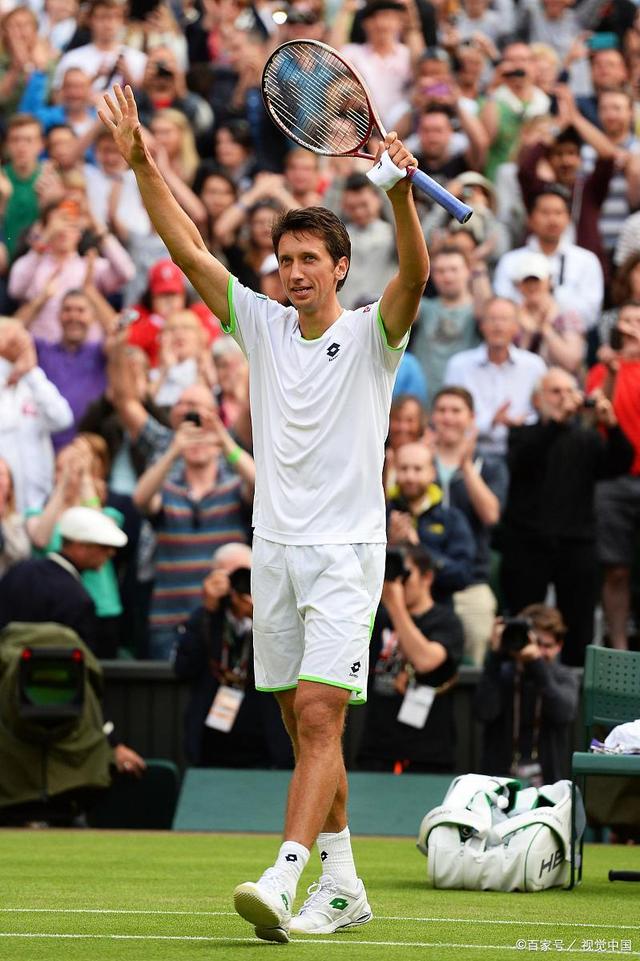 协作进攻，希望双双击败对手他斯塔的简单介绍