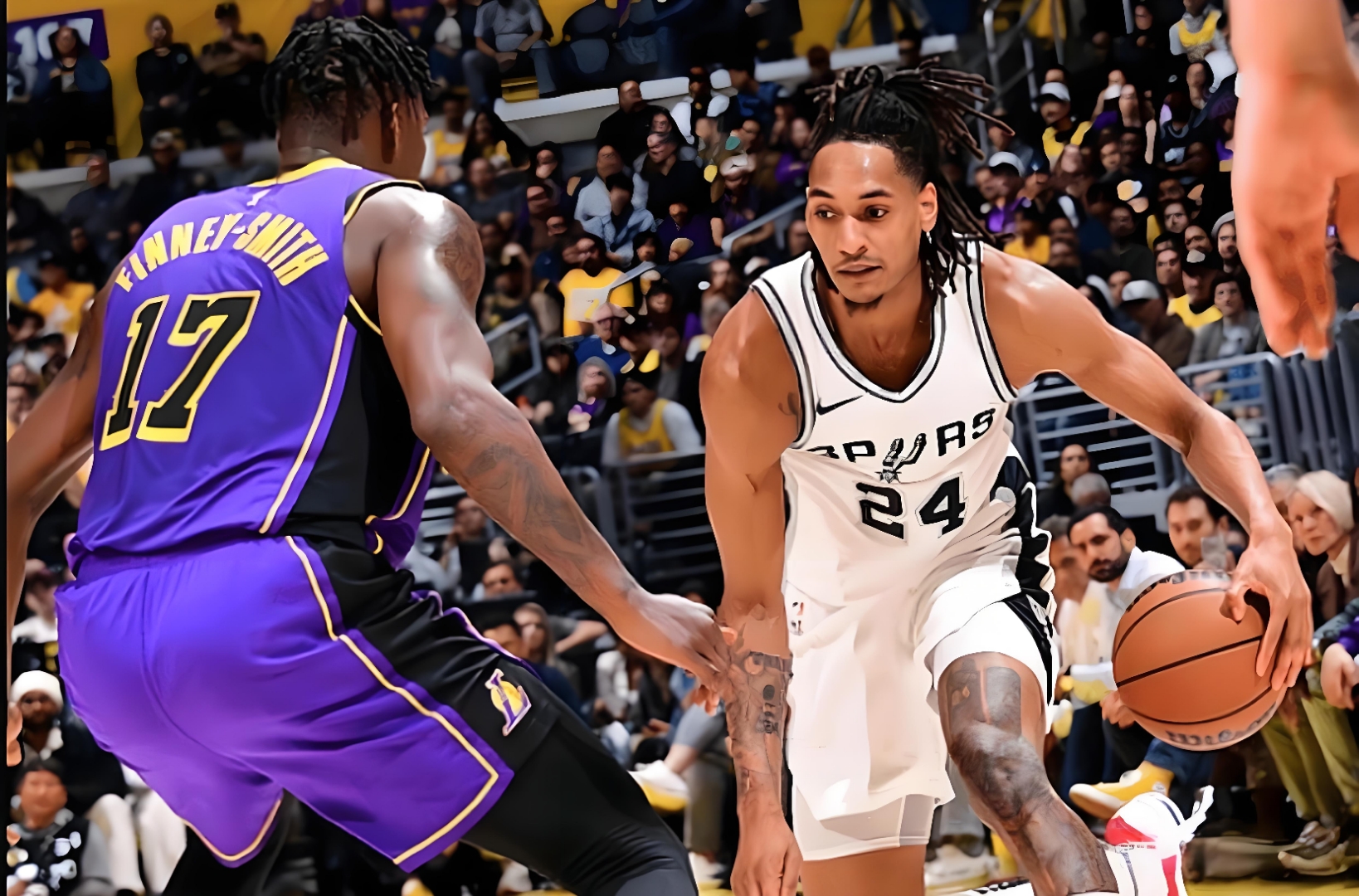 米兰体育app下载-湖人战胜马刺，取得重要胜利