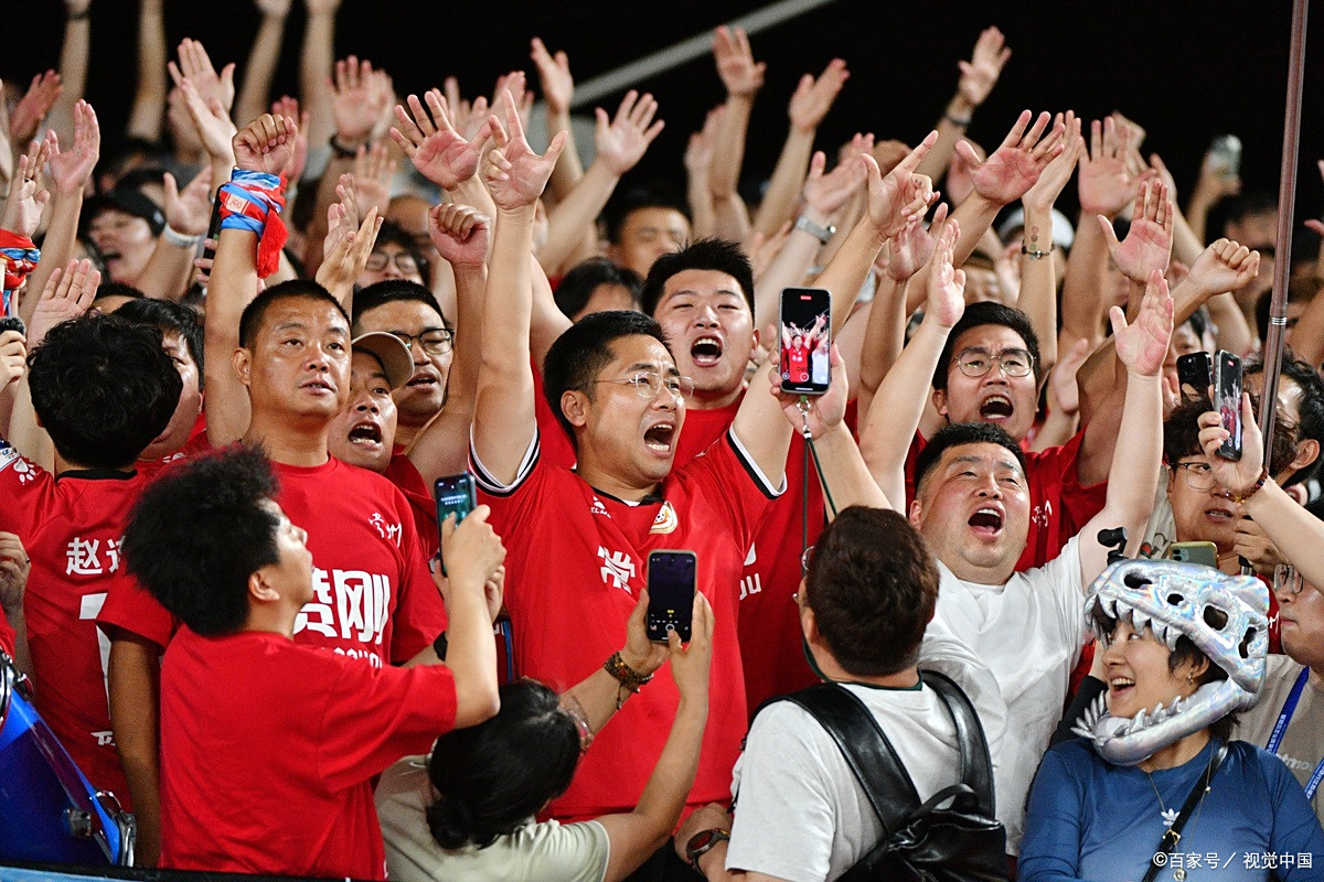 包含比分胶着，技术对抗，现场观众热情高涨的词条