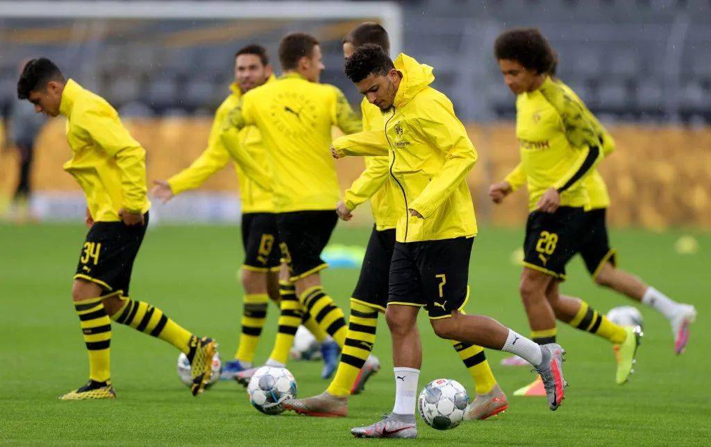 米兰体育网址-美因茨遭遇失利，小组出线后路几何的简单介绍