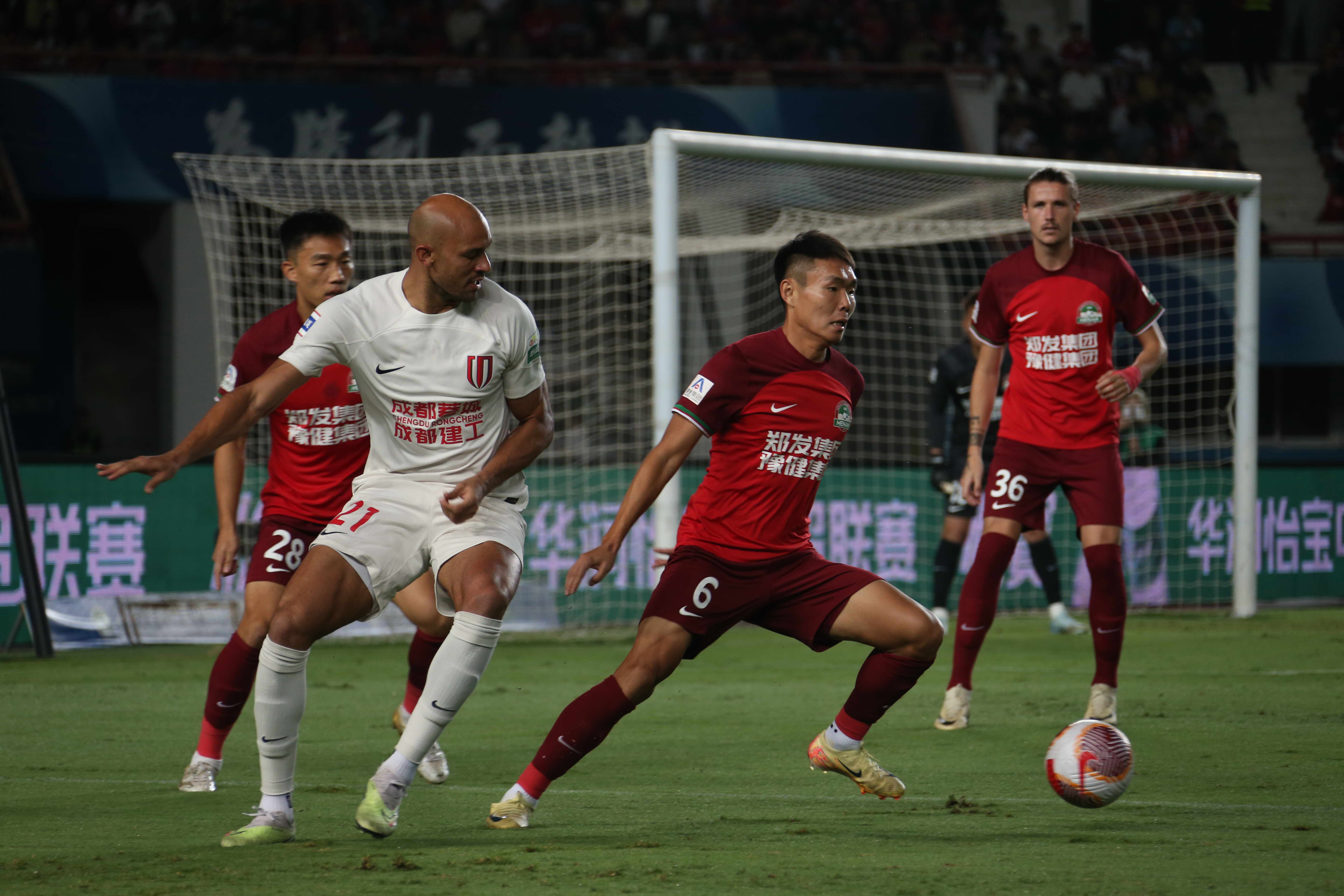 河南建业客场击败武汉卓尔，取得关键胜利