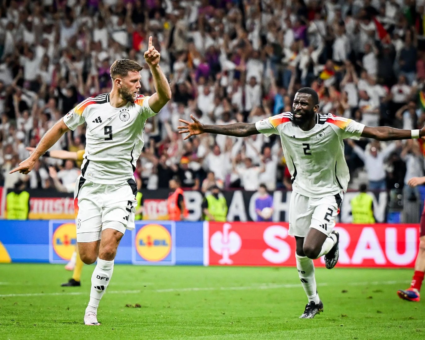 德国队击败对手，晋级下一轮比赛